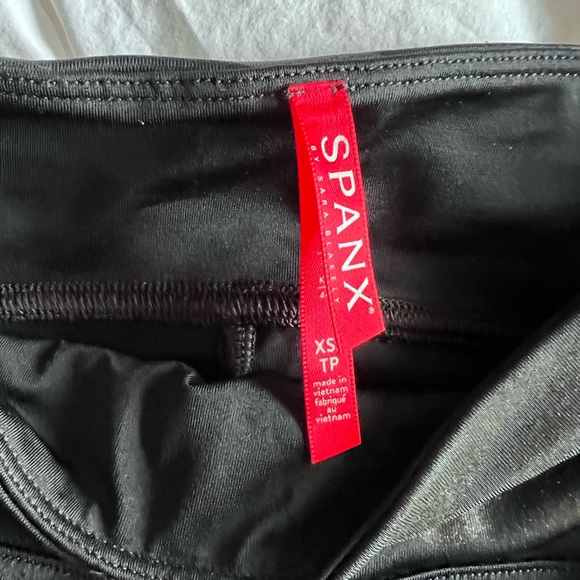 Spanx Black Cameo Leggings - Picture 2 of 3